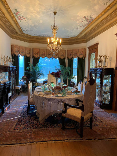 Dining Room set for 2019 Holiday Tours