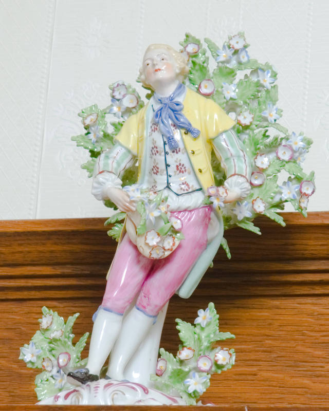 Figurine