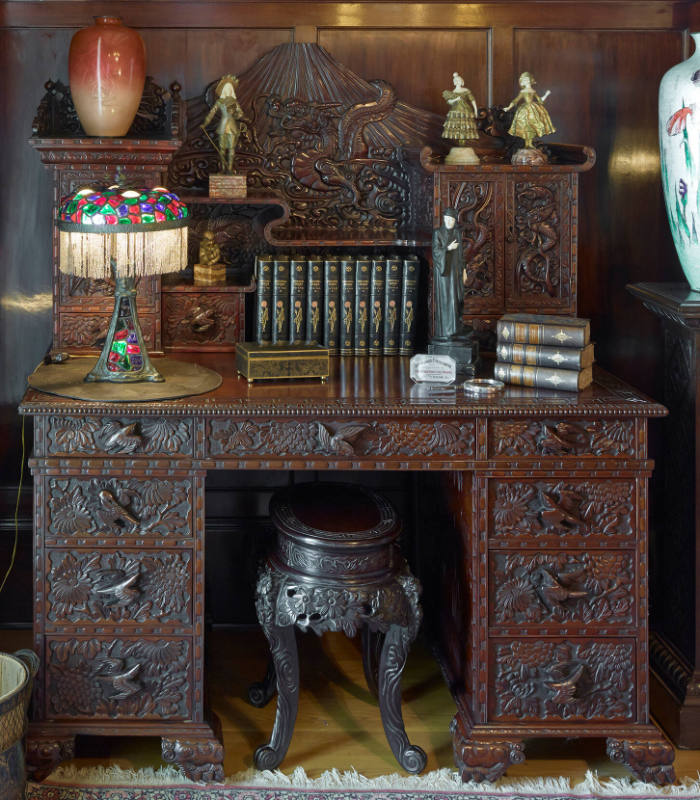 Kneehole Desk