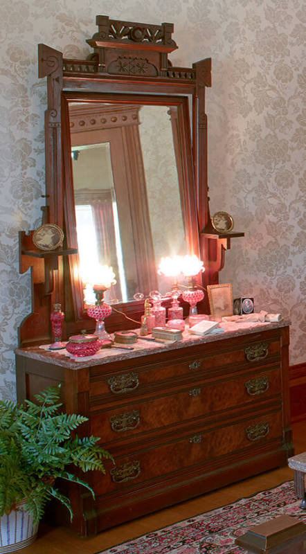 Dresser