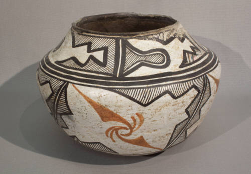 Jar with two fire cloud designs