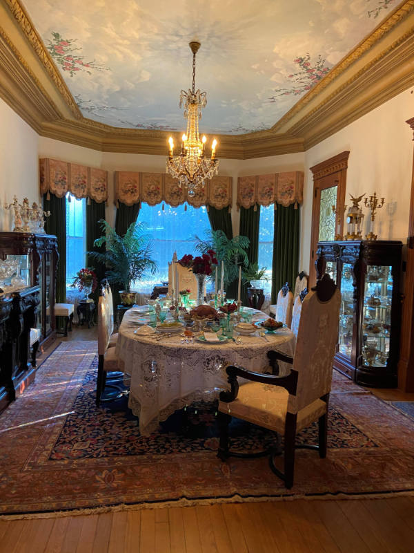 Dining Room set for 2019 Holiday Tours