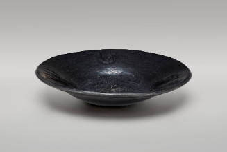 Plate with three bear paws design