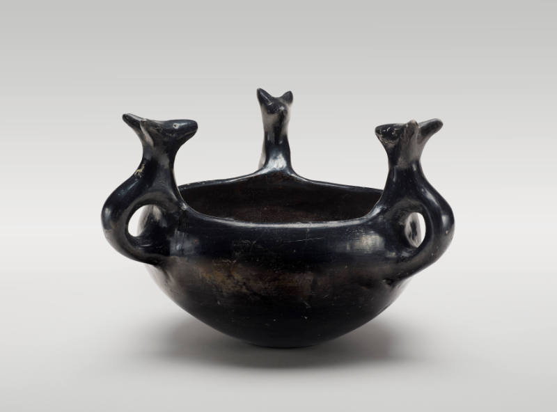 Bowl with three coyote handles